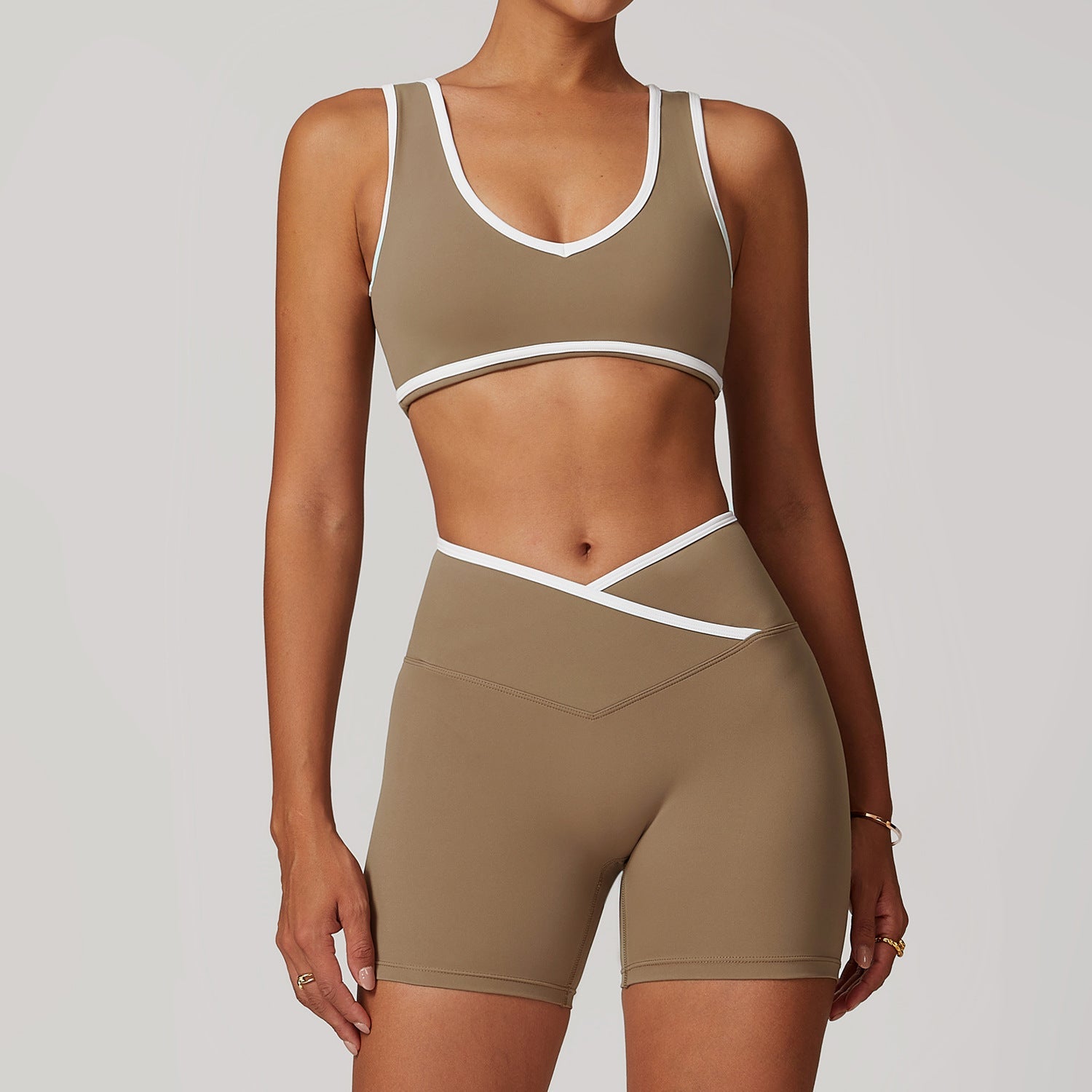Sollinarry Contrast Wide Strap Sports Bra