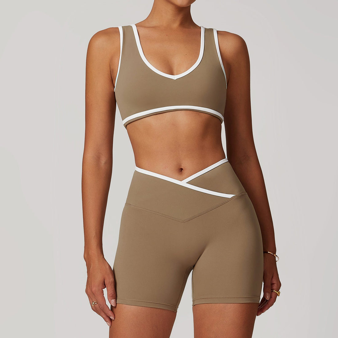 Sollinarry Contrast Wide Strap Sports Bra