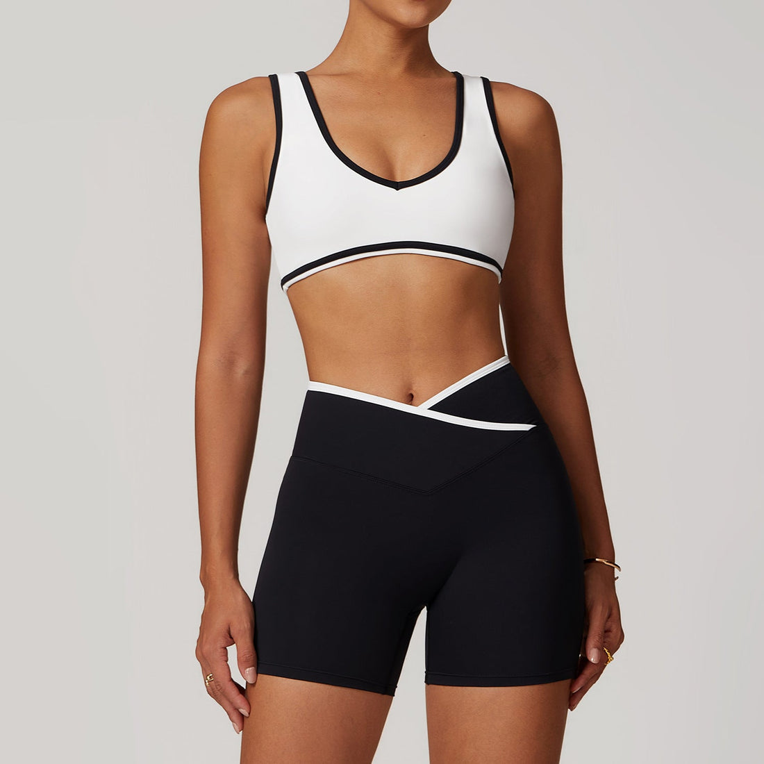 Sollinarry Contrast Wide Strap Sports Bra