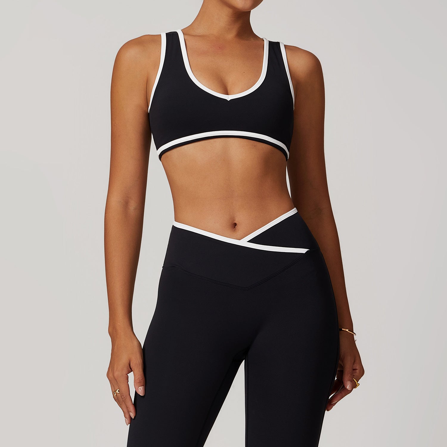 Sollinarry Contrast Wide Strap Sports Bra